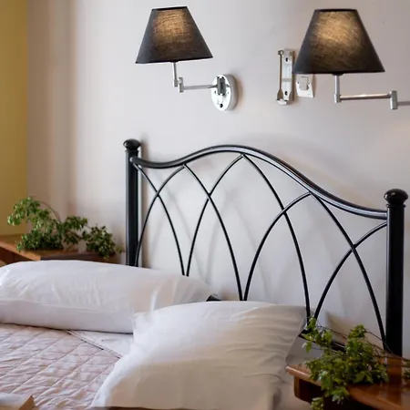 Apartament Apostolos 4 *